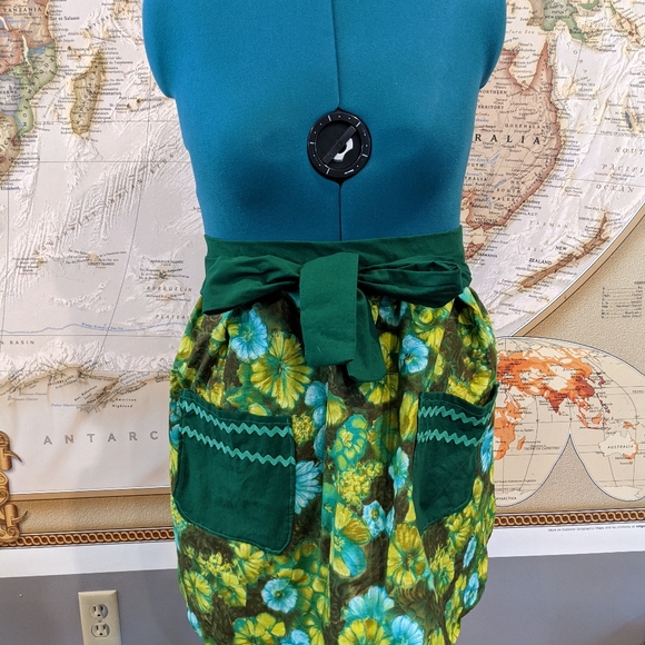Handmade Retro Apron - Picture 1 of 3